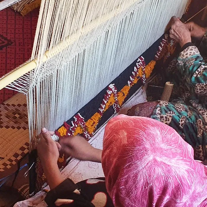 Le tissage du tapis berbère